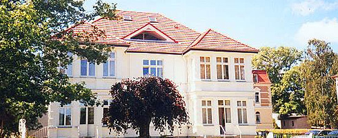 villa mit herrlichem seeblick